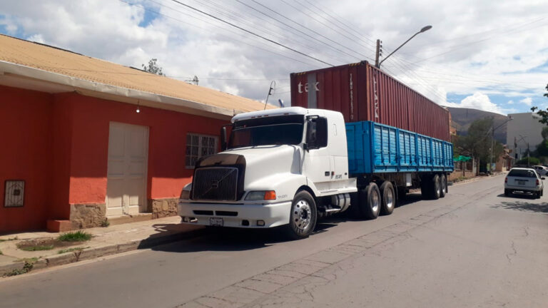 Logaalcargo-Camiones-parada